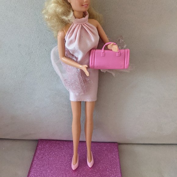 Barbie Pretty in Pink Fashion Play - Picture 2 of 2